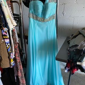 Gorgeous gown for prom or homecoming!